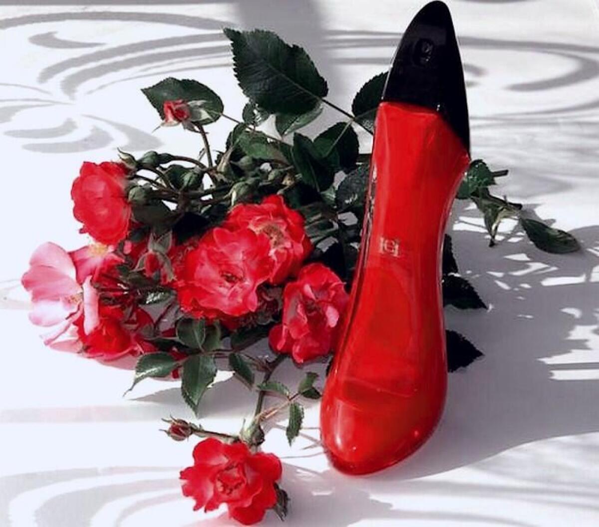 Perfume Carolina Herrera Very  - Good Floral & Wedding Decor Supply avaliação e preço